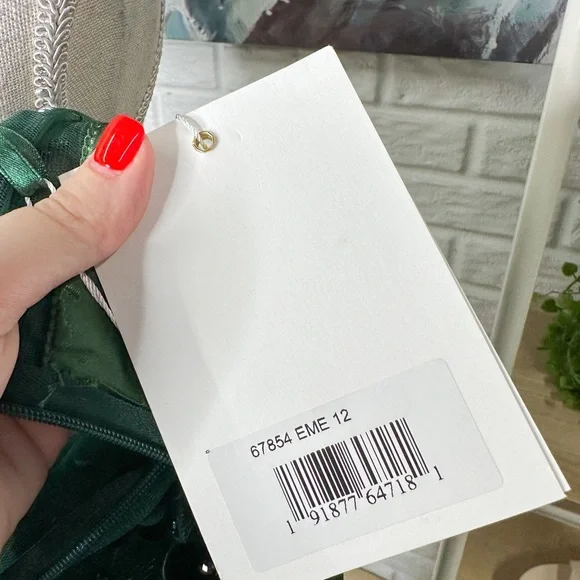 Mac Duggal EMBELLISHED BUTTERFLY SLEEVE VELVET HEM MIDI DRESS size 12 NWT - Picture 5 of 11